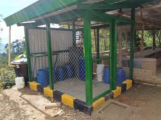 Instalación de Biofafrica para Ecoluisa Coffee